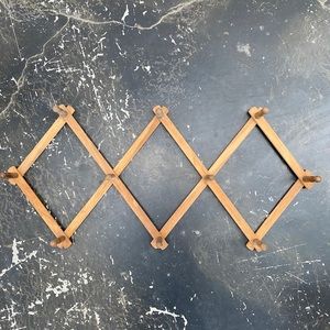 Wooden accordion rack